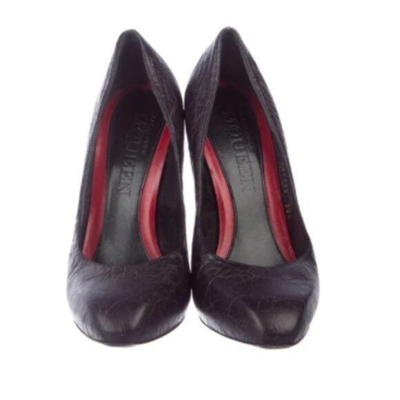 Alexander McQueen Leather Pumps Size 8.5 Embossed Pointed Toe Shoes 5.25" Heels - Picture 3 of 6